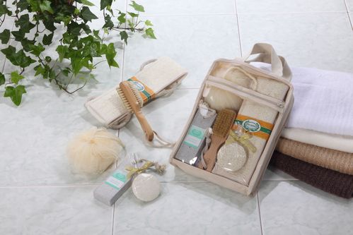 &nbsp;&nbsp;本公司专业生产各类沐浴用品,沐浴套装,产品以舒适,视妹